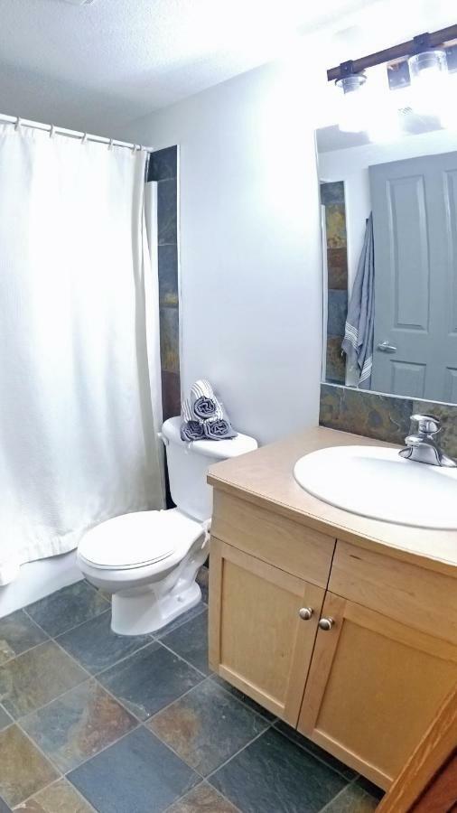 Downtown Loft, Mountain Views, Fireplace, Couple'S Retreat, Walker'S Paradise Canmore Esterno foto