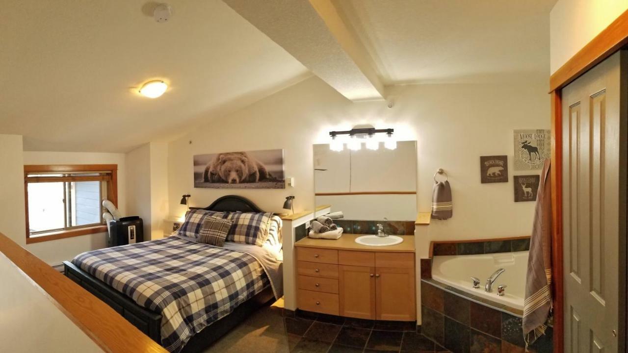 Downtown Loft, Mountain Views, Fireplace, Couple'S Retreat, Walker'S Paradise Canmore Esterno foto